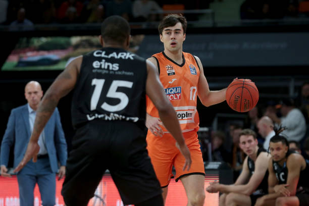 舆论之下的 舆论之下的